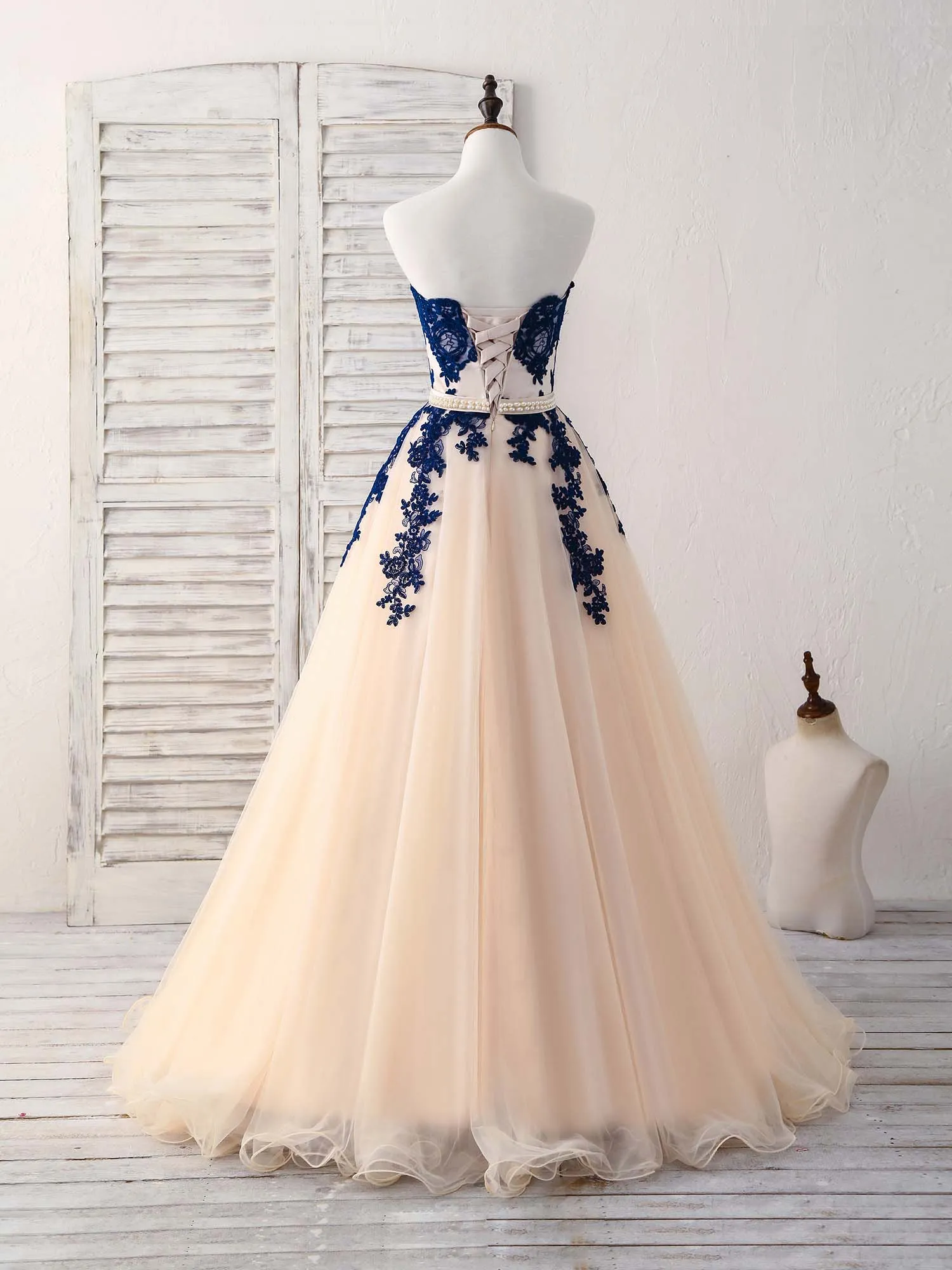 Elegant Sweetheart Tulle Lace Applique Blue Long Prom Dresses